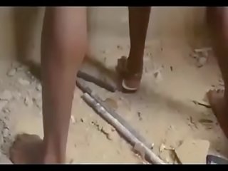 Afrikkalainen nigerian ggheton youngsters gangbang a neitsyt- / osa yksi