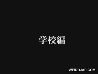 アジアの 学校 フェム fatale で ロープ 点滅 女性陰部 アップスカート で クラス