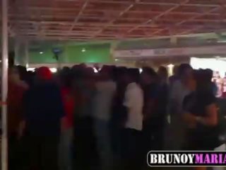 Asi las montamos gordas follando en publico brunoymaria en saco