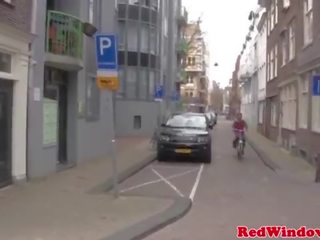 Młody holenderskie streetwalker pieprzy na stary człowiek głupi