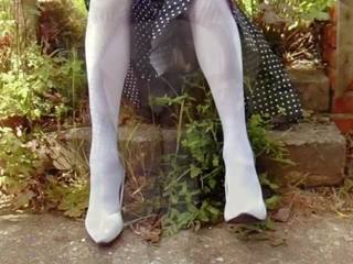 לבן גרביוני נשים ו - סטין תחתונים ב ה גן: הגדרה גבוהה מלוכלך אטב 7d