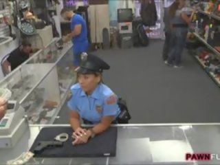 Siguri oficer pawns të saj stuff dhe fucked me pawnkeeper