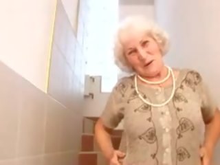 Oma norma en haar sextoy