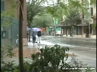 Rebecca missed ju autobus a to bol raining všetko deň. tento gave nás a šanca na robiť niečo koketná pre ju podľa offering tento desivý staré somewhere na pobyt zatiaľ čo čakania pre a ďalšie autobus na prísť. ona ca