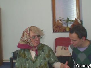 Eenzaam 60 jaar oud oma pleases een vreemdeling