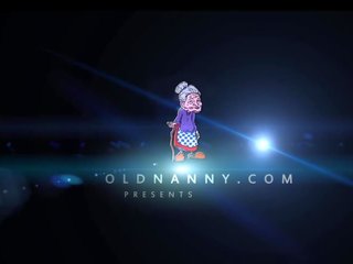 Oldnanny סבתא ו - מפתה נוער ליהנות לסבית לשחק