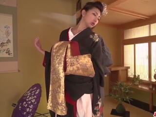 Trentenaire prend vers le bas son kimono pour une grand bite: gratuit hd sexe film 9f
