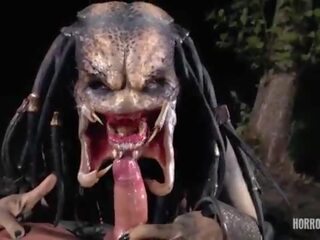 Horrorporn predator harkály lesből