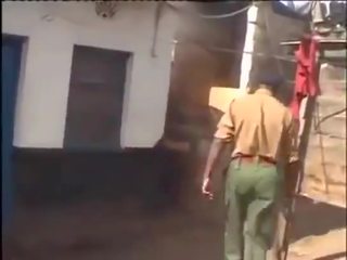 Kenyan nyél jelentkeznek megragadt -ban egy punci