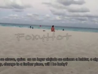 Mostrando el culo en tanga por la playa y calentando a hombres&comma; solo dos se animaron a tocarme&comma; vid completo en Xvideos RED