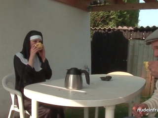 Ung franska nuns sodomized i trekanter med papy fönstertittare