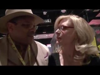 Nina hartley trifft dapperdan bei exxxotica gibt privat cuntlick lektion hd